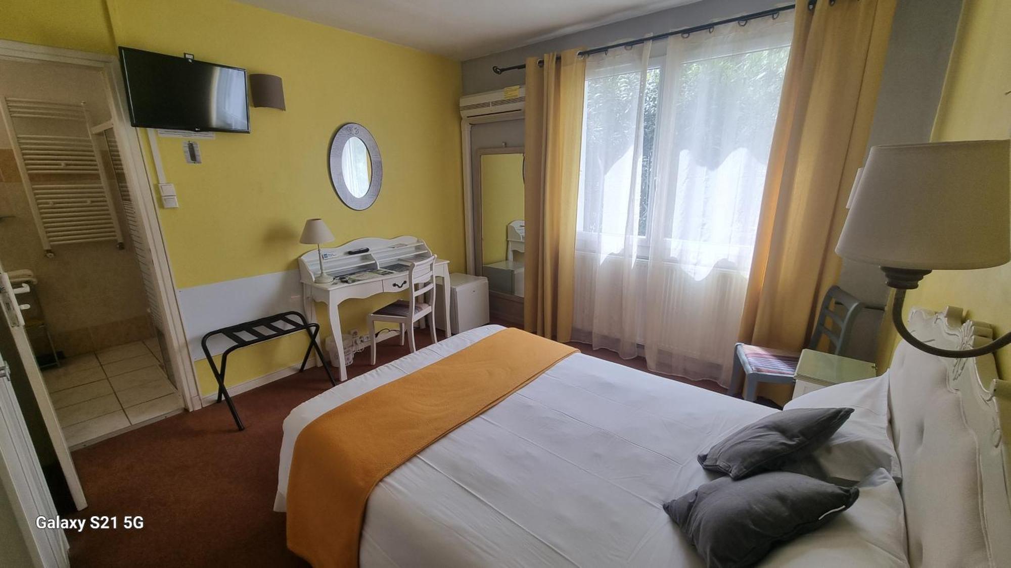 Hotel Du Tricastin بييرُلات المظهر الخارجي الصورة